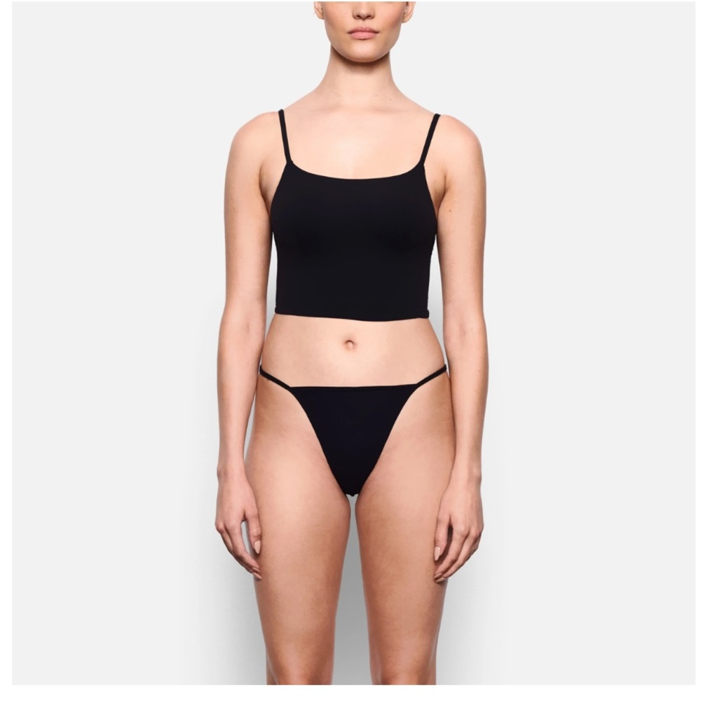 FITS EVERYBODY STRAPPY BACK CAMI
